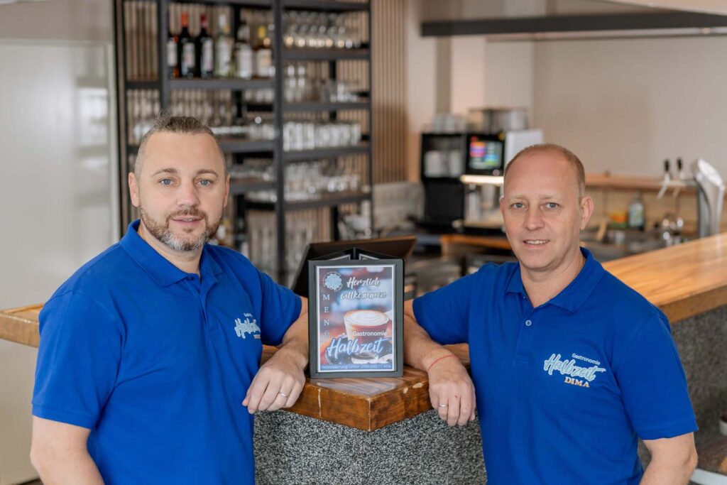 Geschäftspartnerfoto - Gastronomen bei der Arbeit im Halbzeit Restaurant