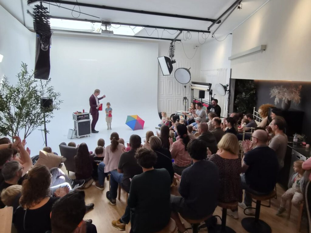 Bild von der Zaubershow von Marvinio in der Fotoscheune
